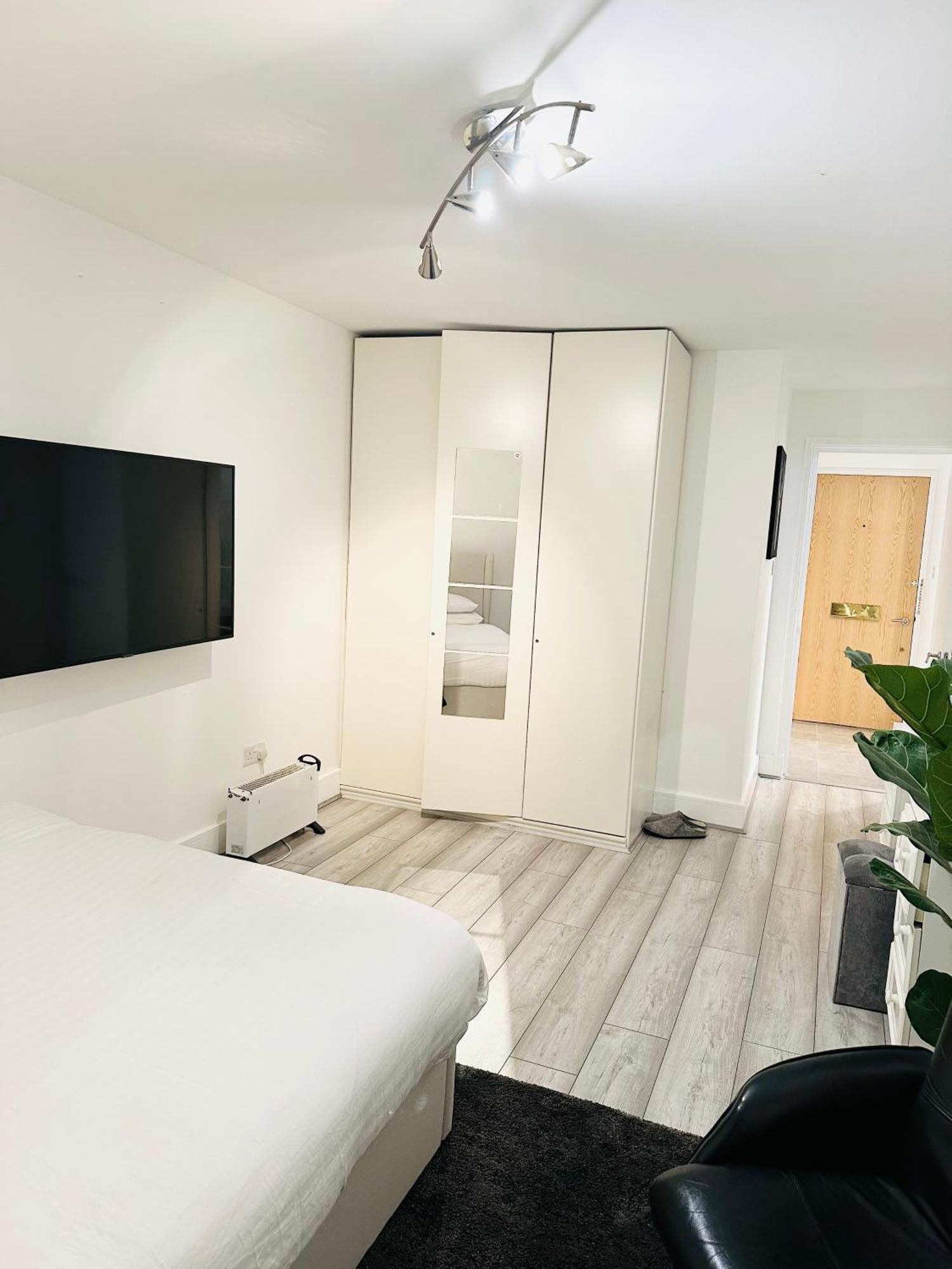 Bright 1br Flat Walk To Hyde Park, Queensway And Paddington Appartamento Londra
