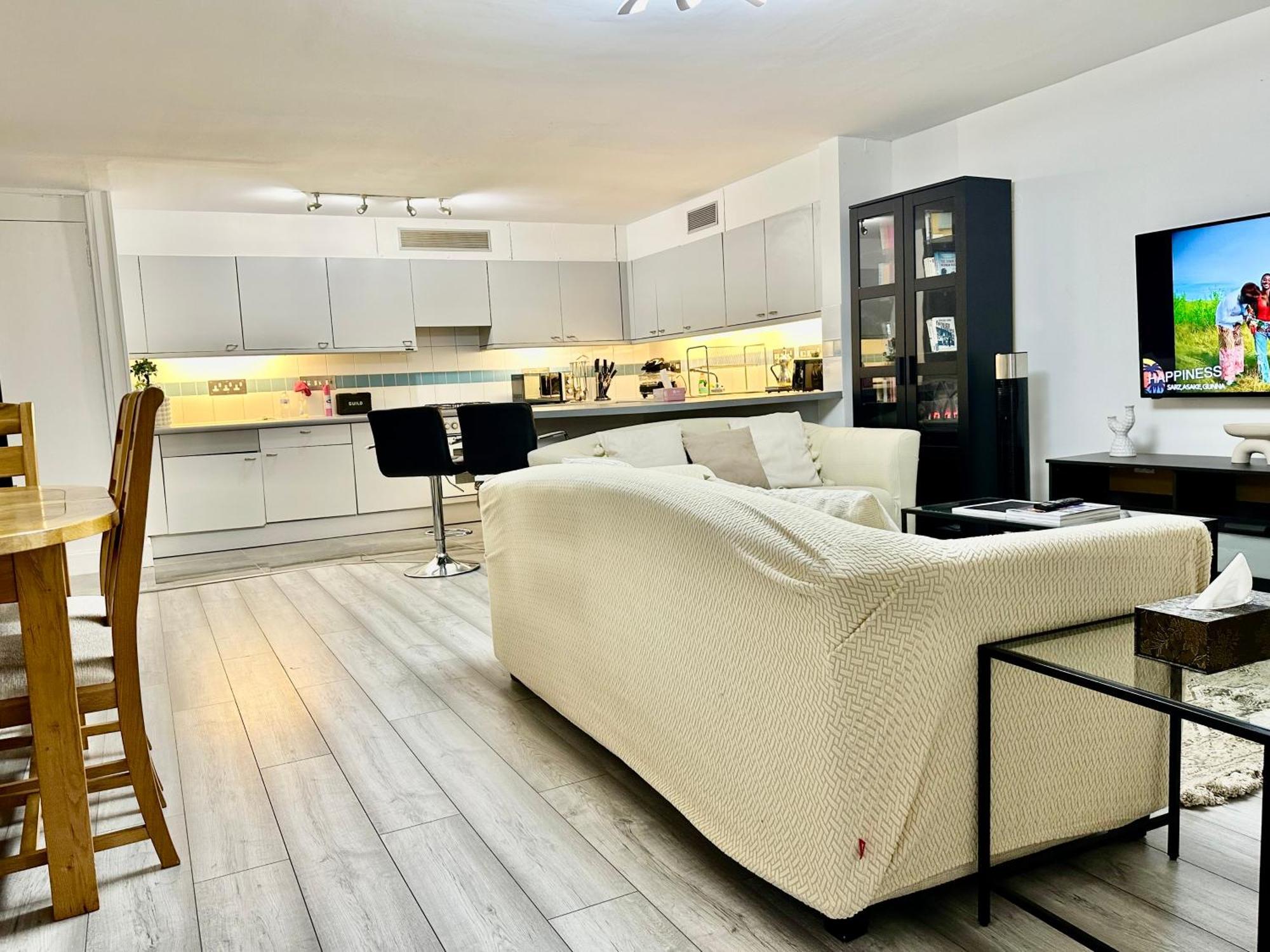 Bright 1br Flat Walk To Hyde Park, Queensway And Paddington Appartamento *