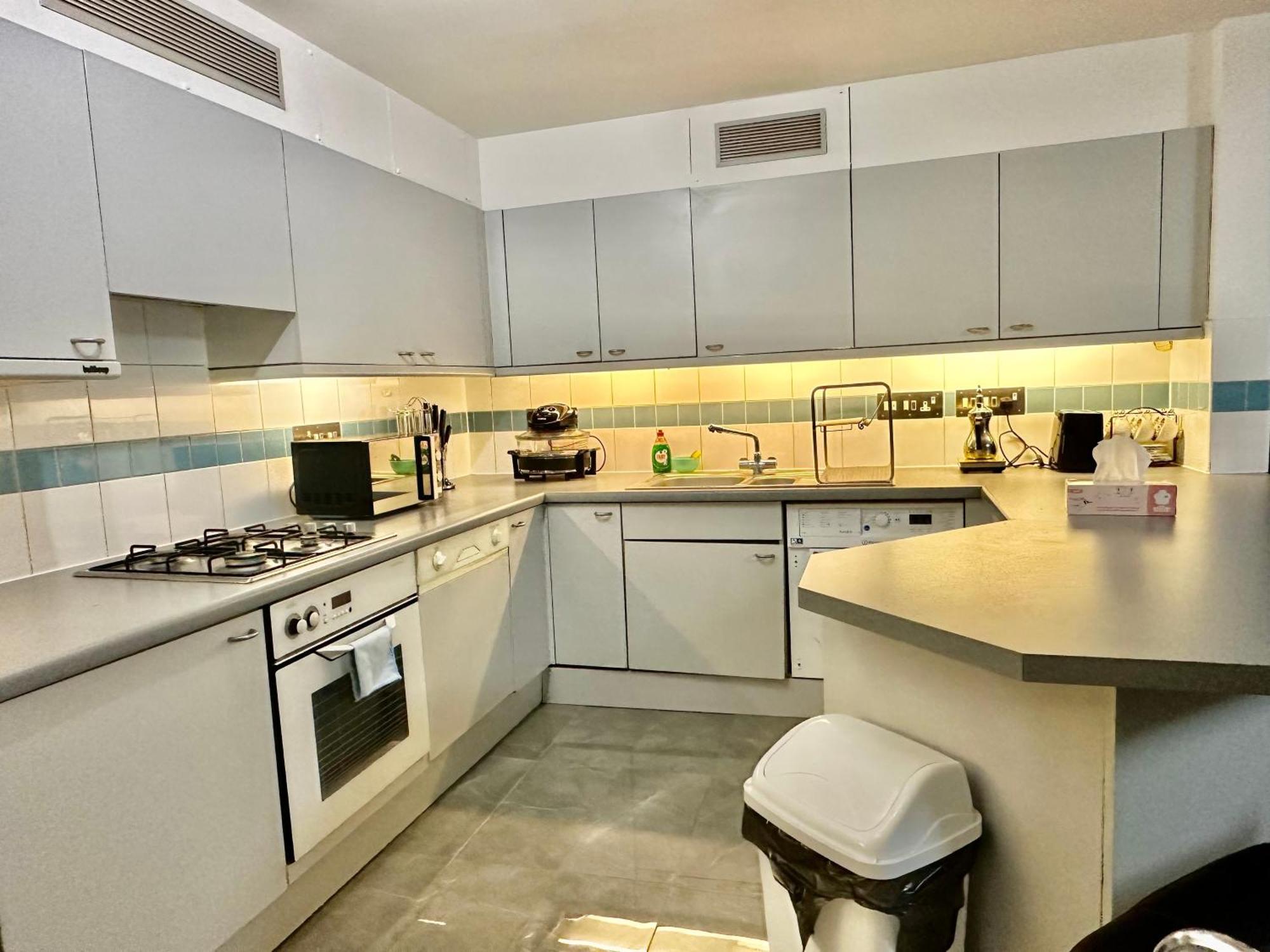 Bright 1br Flat Walk To Hyde Park, Queensway And Paddington Appartamento Londra